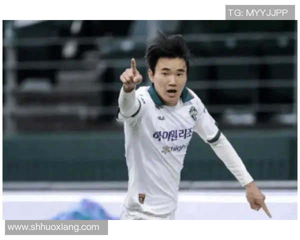 中国足球明星面孔大揭秘从球场到生活的多面人生